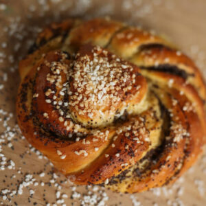 Bułka nadziewana z makiem